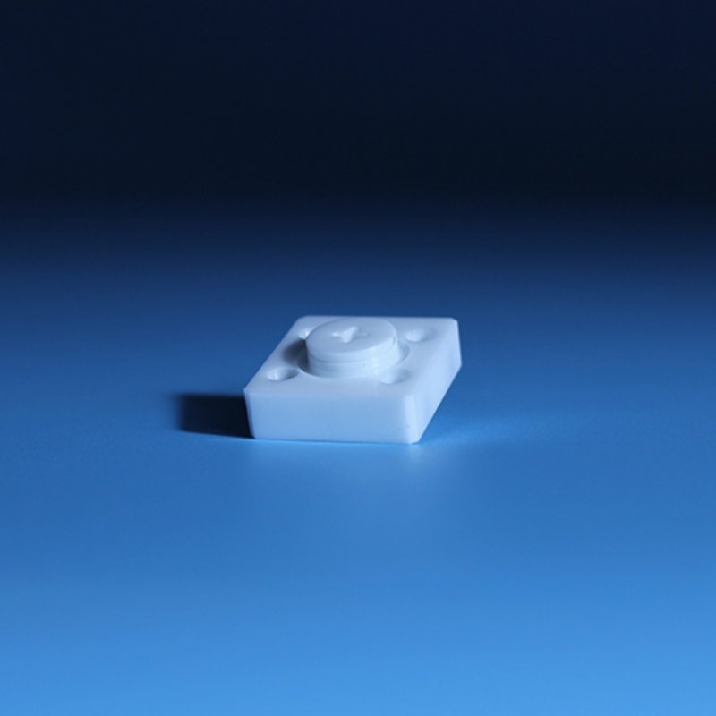 ¿Cuál es la diferencia entre las propiedades de la cerámica de zirconia y la cerámica de alúmina?